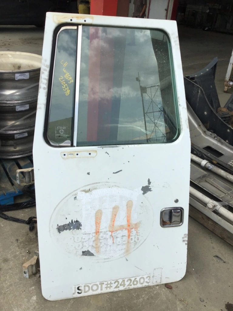 WHITE/VOLVO WCM DOOR ASSEMBLY, FRONT in Athens, GA #2292023