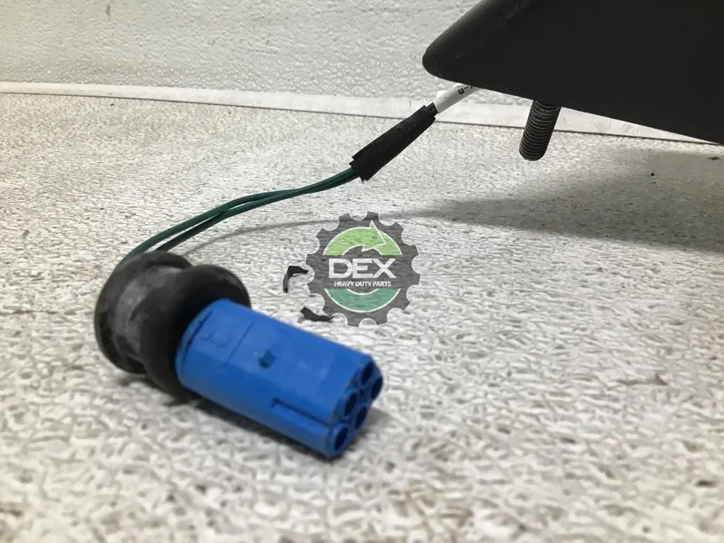 VOLVO 8461 manual outside mirrors, compl OEM# 84723681 in Advance  