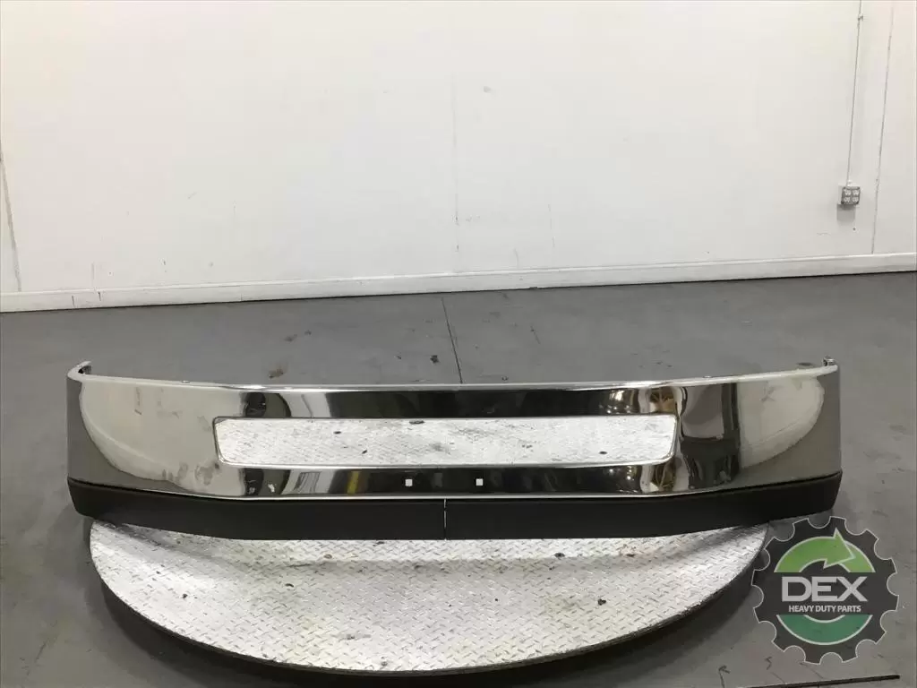VOLVO 8611 bumper, front OEM# 84743727 in Advance, NC