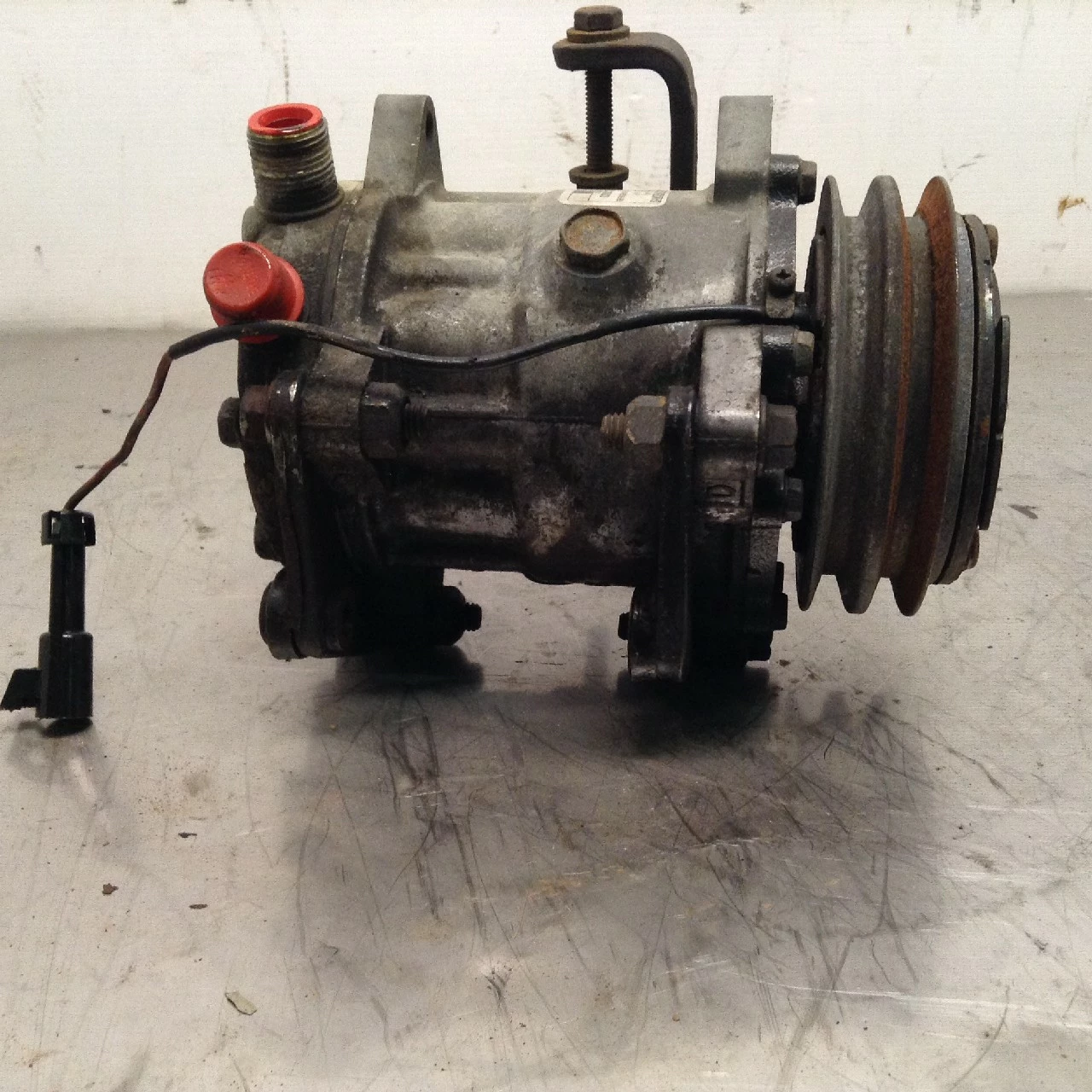 Volvo WIA Air Conditioner Compressor OEM# U4627 in Kansas Volvo WIA Air Conditioner Compressor OEM# U4627 in Kansas
