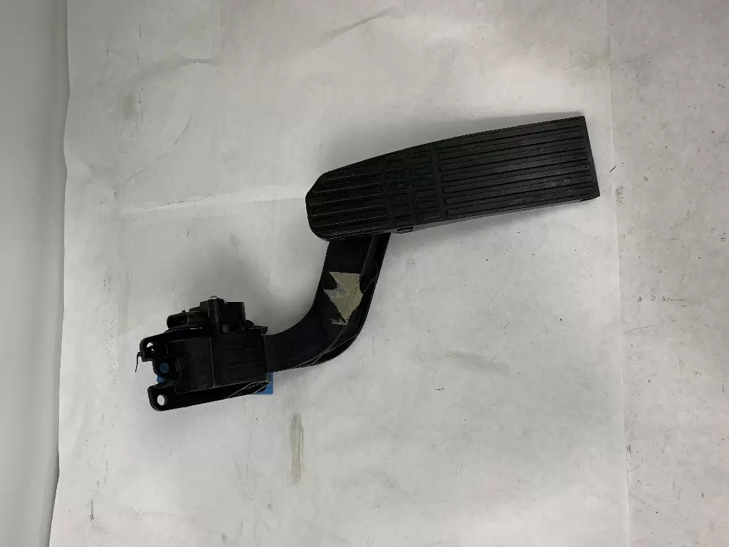 Accelerator Parts OEM# A01-31986-002 in UMATILLA, OR $100.00