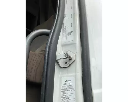  Volvo VNL Mirror (Side View)