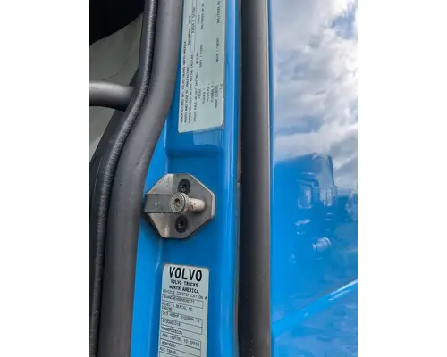  Volvo VNL Mirror (Side View)