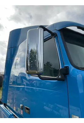  Volvo VNL Mirror (Side View)