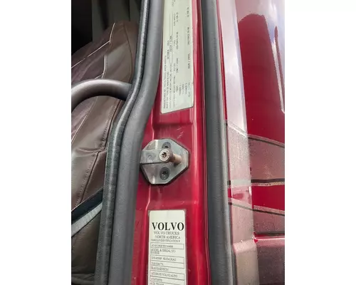  Volvo VNL Mirror (Side View)