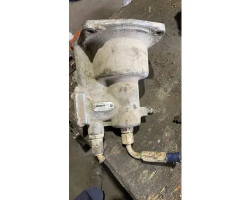 Clutch Slave Cylinder   Truck Salvage International Inc