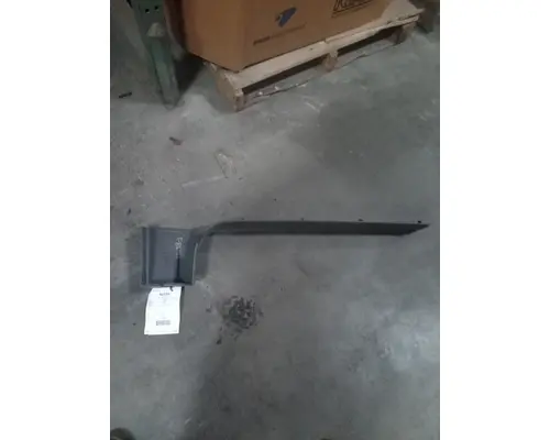 Door Moulding, Front   K &amp; R Truck Sales, Inc.