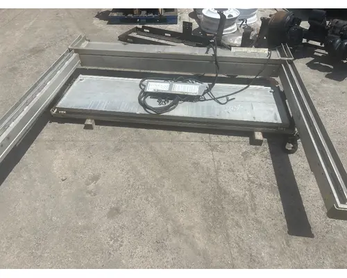 Liftgates / Tailgates   Truck Salvage International Inc