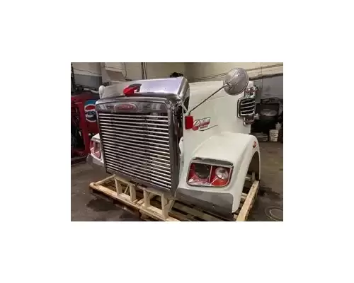 Hood  Freightliner Les Camions Gilbert