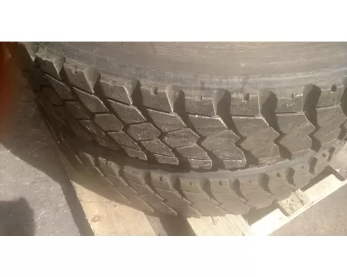 10R22.5 4700 Tire and Rim