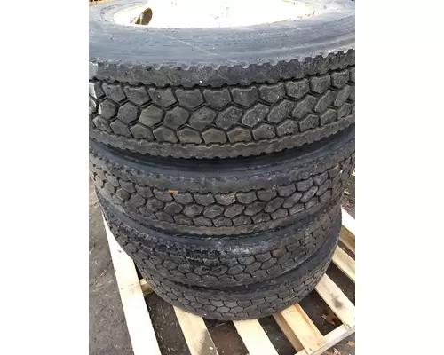 10R22.5  Tire and Rim