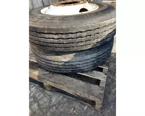 10R22.5  Tire and Rim