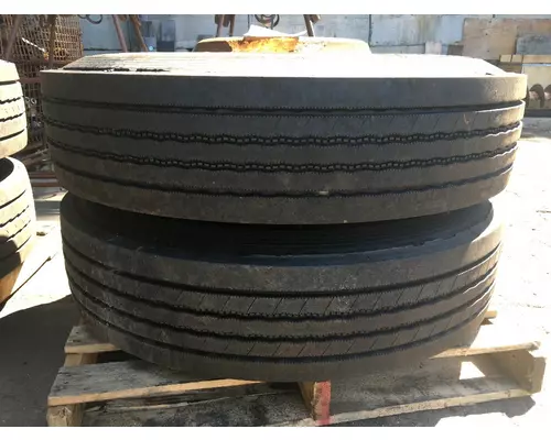 10R22.5  Tire and Rim