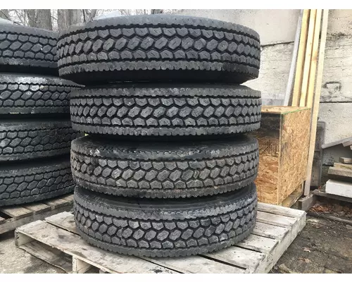 10R22.5  Tire and Rim