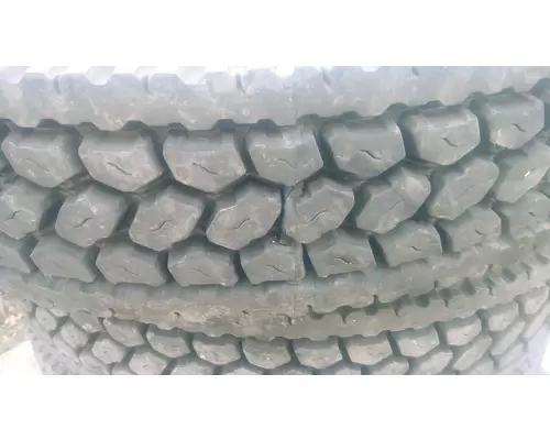 10R22.5  Tire and Rim