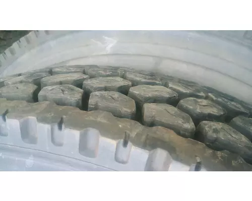 10R22.5  Tire and Rim