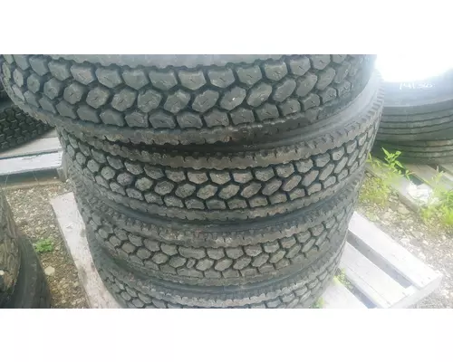 10R22.5  Tire and Rim