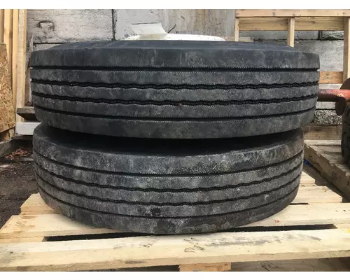 10R22.5  Tire and Rim