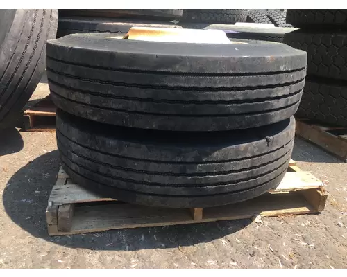 10R22.5  Tire and Rim