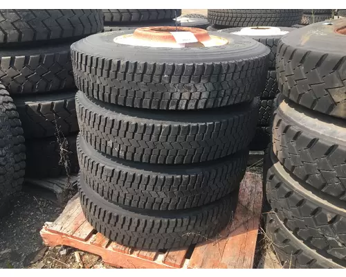 10R22.5  Tire and Rim