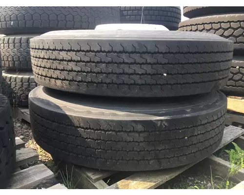 10R22.5  Tire and Rim