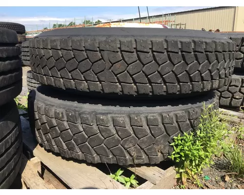 10R22.5  Tire and Rim