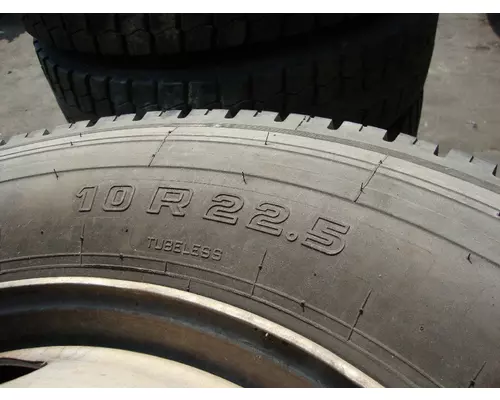 10R22.5  Tire and Rim