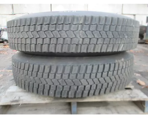 10R22.5  Tire and Rim
