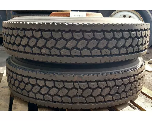 10R22.5  Tire and Rim