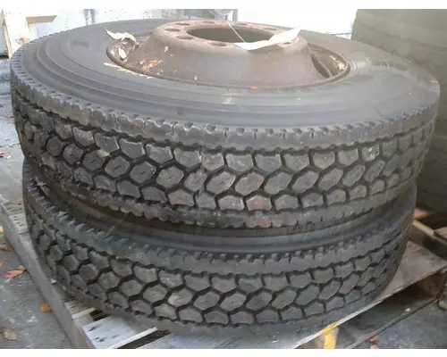 10R22.5  Tire and Rim