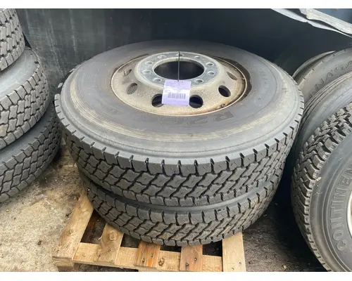 Tire And Rim 11R22.5 VNM Camerota Truck Parts
