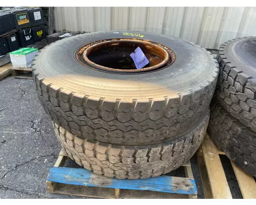 12R22.5  Tire and Rim