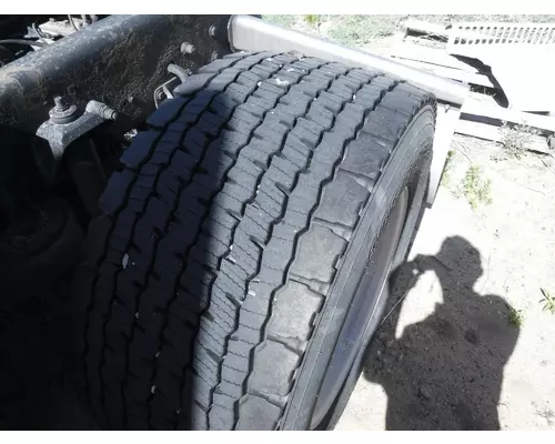 22.5 REAR SUPER SINGLE Tires