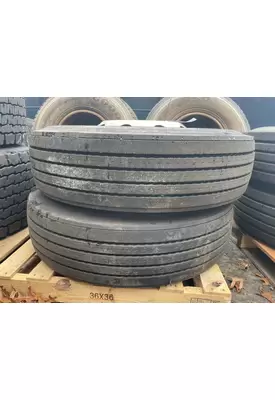 275/80/R22.5  Tire and Rim