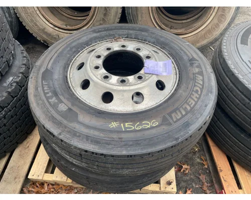 275/80/R22.5  Tire and Rim
