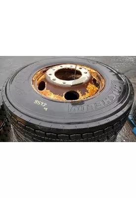 275/80/R22.5  Tire and Rim