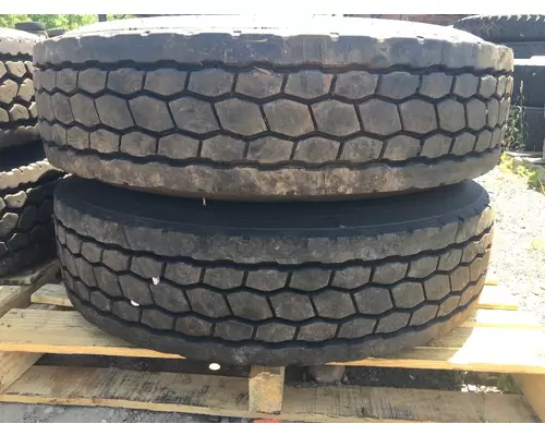 295/75/R22.5  Tire and Rim
