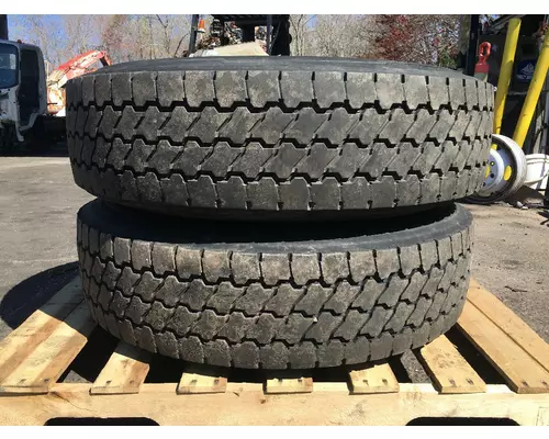 295/75/R22.5  Tire and Rim