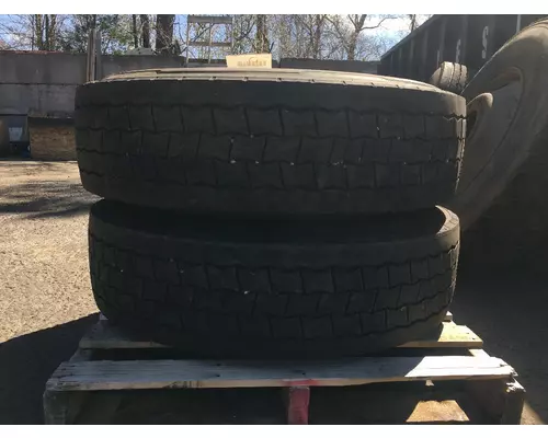 295/75/R22.5  Tire and Rim
