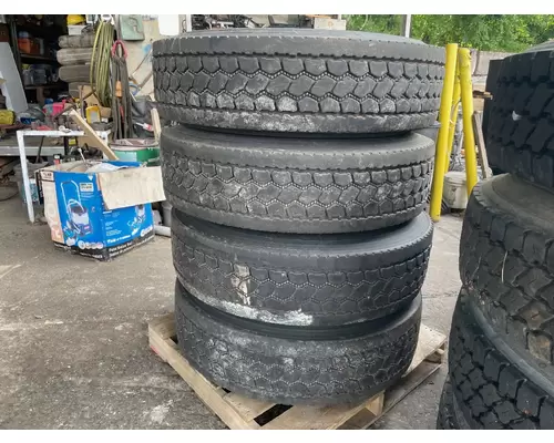 295/75/R22.5  Tire and Rim