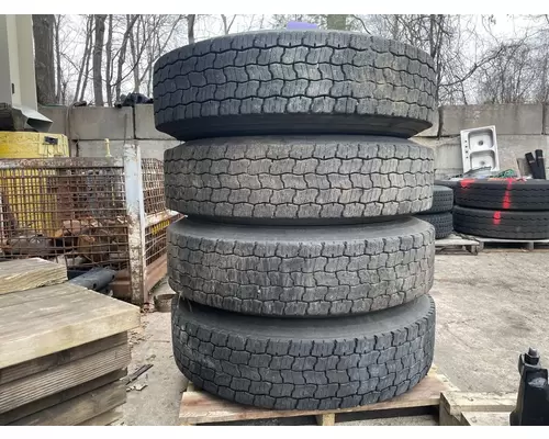 295/75/R22.5  Tire and Rim
