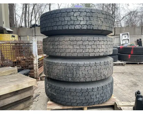 295/75/R22.5  Tire and Rim