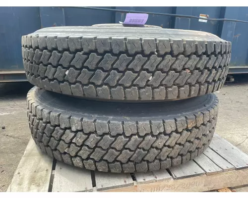 295/75/R22.5  Tire and Rim