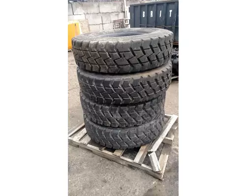 315/80/R22.5 BANDAG BDM Tire and Rim