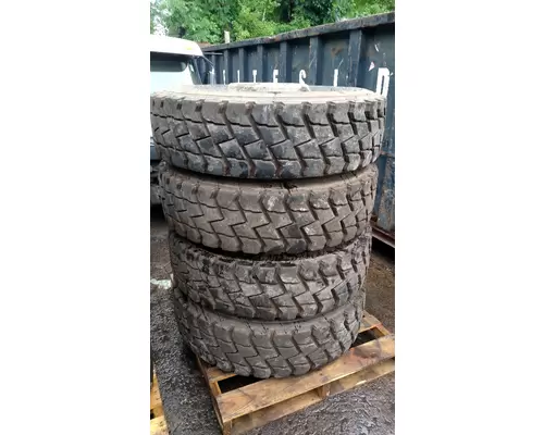 315/80/R22.5 BANDAG BDM Tire and Rim