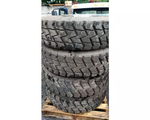 315/80/R22.5 BANDAG BDM Tire and Rim