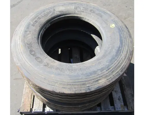315/80/R22.5  Tire and Rim
