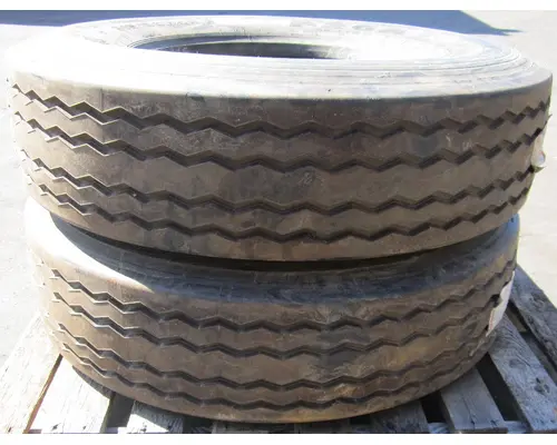 315/80/R22.5  Tire and Rim