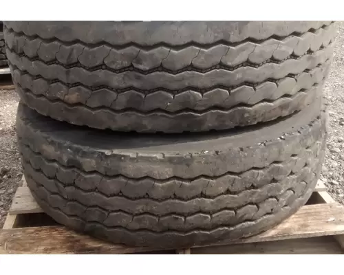 315/80/R22.5  Tire and Rim