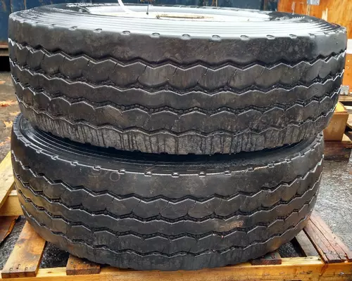 315/80/R22.5  Tire and Rim